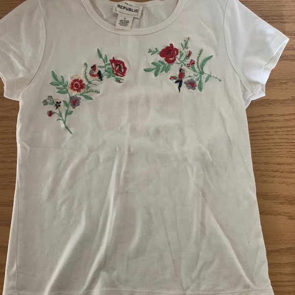 Embroidered White T-Shirt - Picture 2 of 3